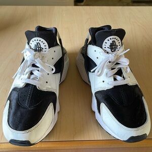 Air Huarache by Nike Men’s Sneaker 👟